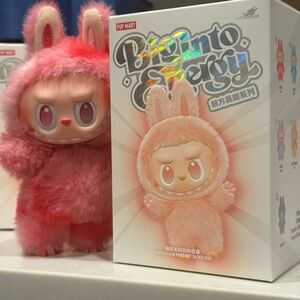 Pop Mart Labubu “LOVE” Big Into Energy!